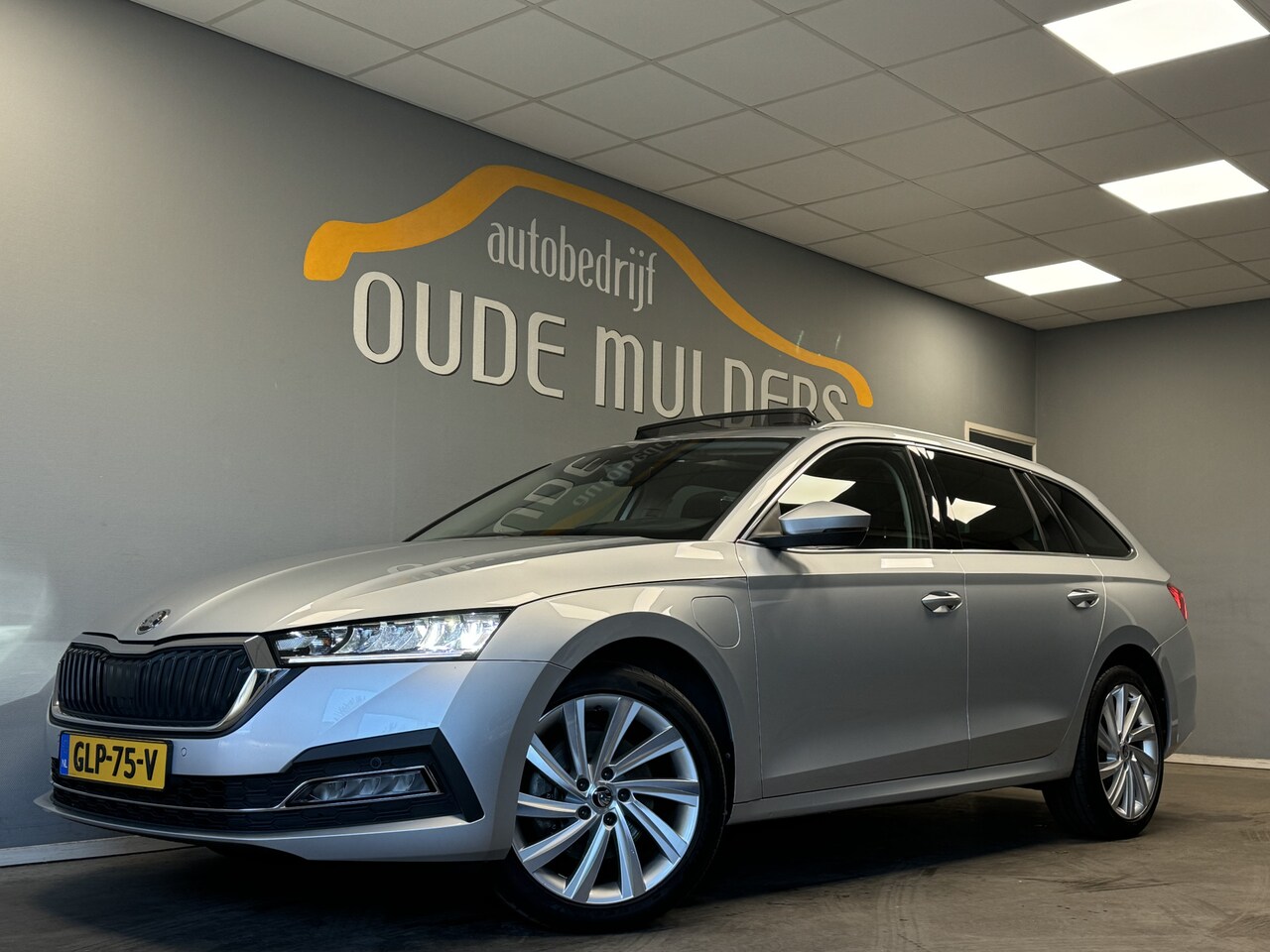 Skoda Octavia Combi - 1.4 TSI iV PHEV Style Panoramadak/HeadUpDisplay/SideAssist - AutoWereld.nl