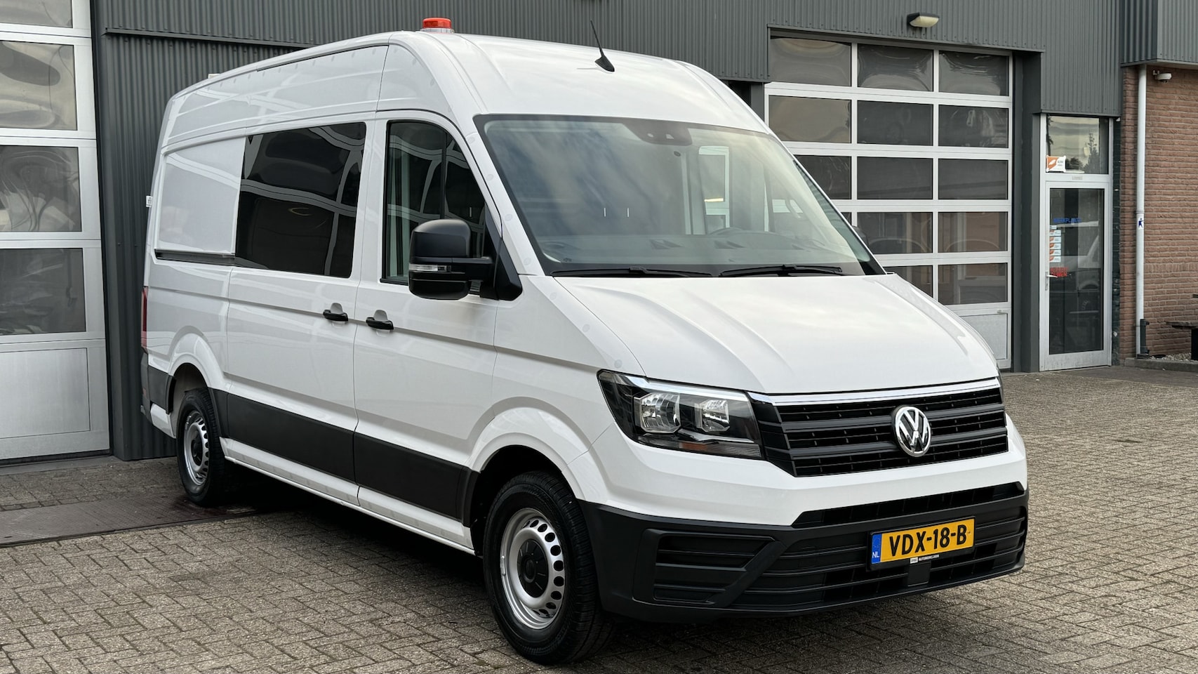 Volkswagen Crafter - 35 2.0 TDI L3H3 Werkplaats inrichting Omvormer Standkachel 3000kg Trekhaak Euro 6 Sortimo - AutoWereld.nl