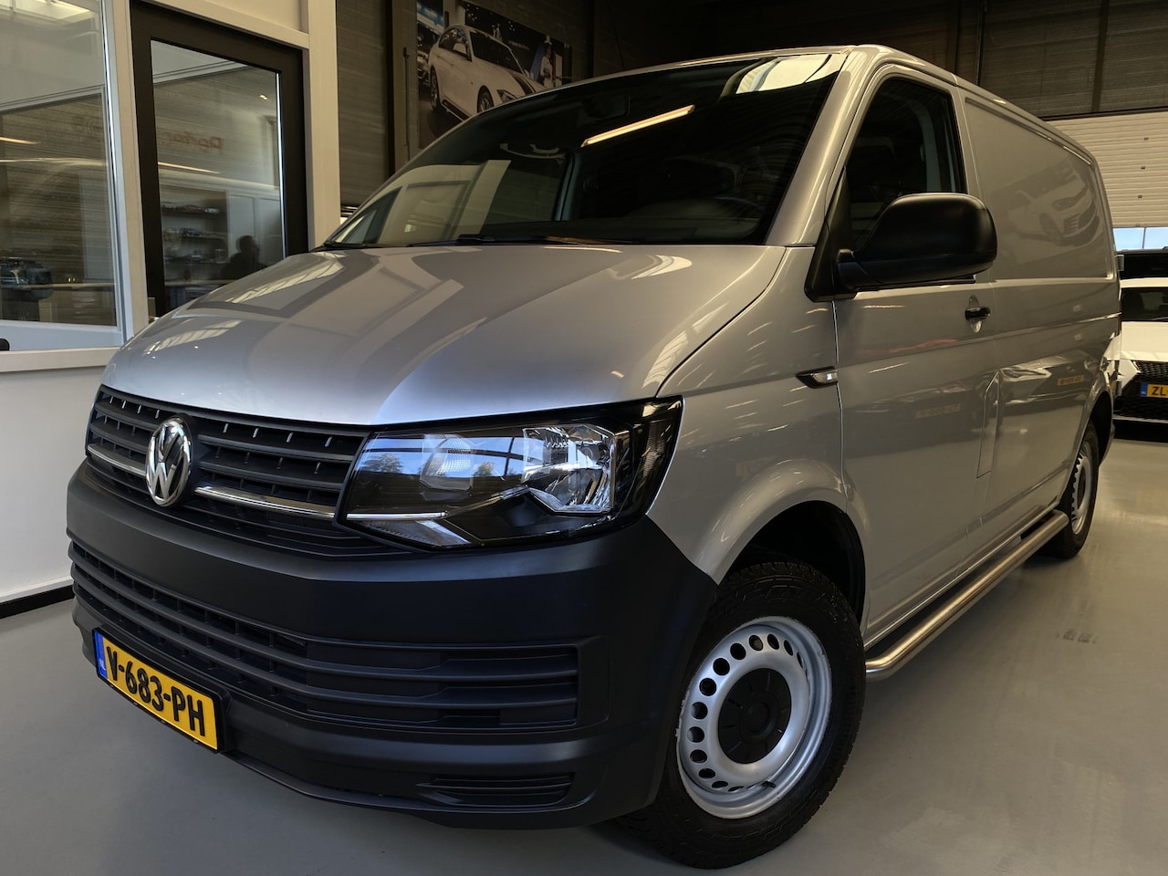 Volkswagen Transporter - 2.0 TDI L1H1 Highline Navi, Cruise control - AutoWereld.nl