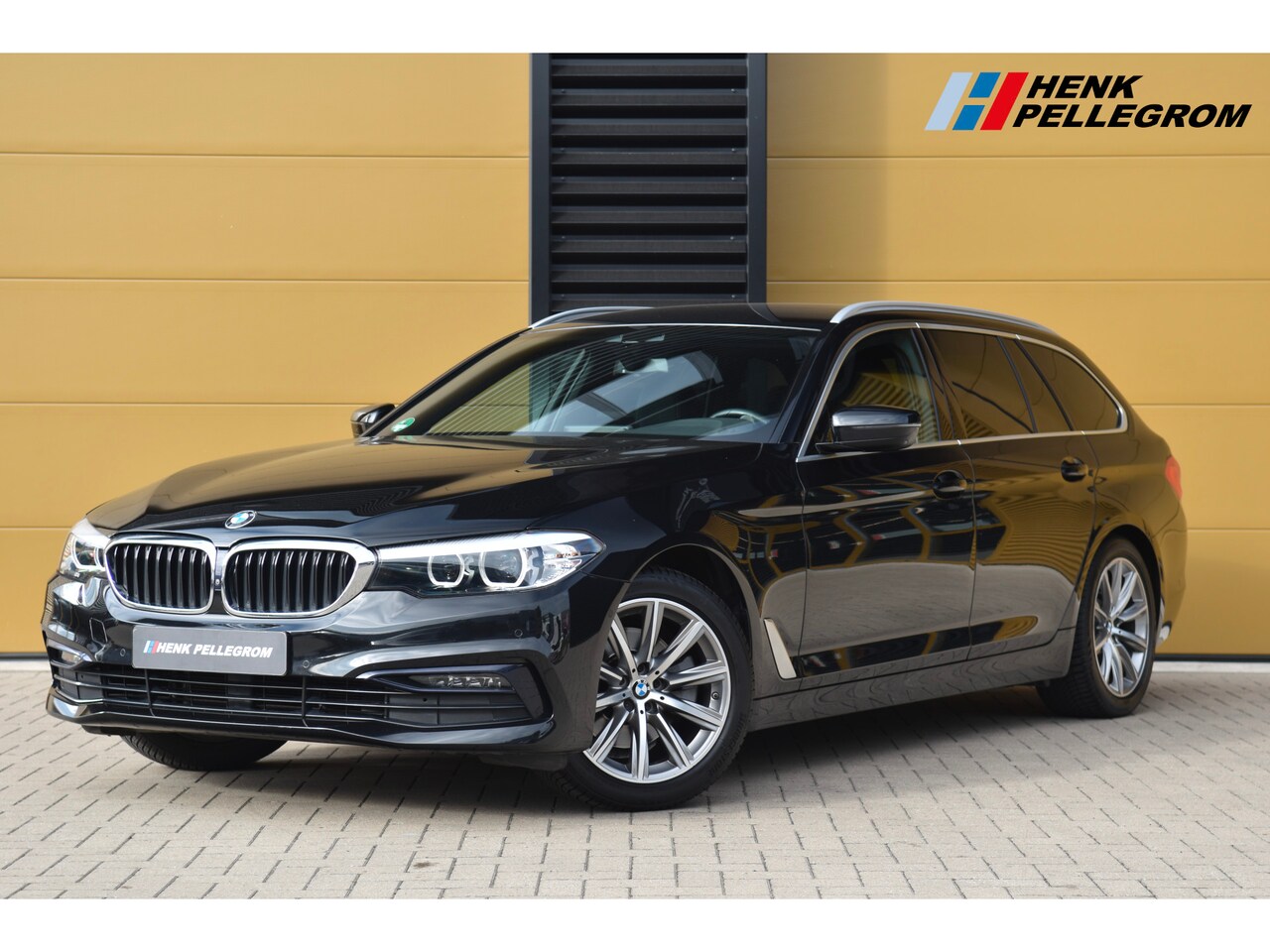 BMW 5-serie Touring - 520i Executive * Sport line * Navigatie Professional * Stoelverwarming * Sfeerverlichting - AutoWereld.nl