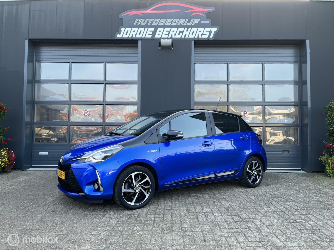 Toyota Yaris - 1.5 Hybrid Executive Bi-Tone Nieuwstaat! - AutoWereld.nl