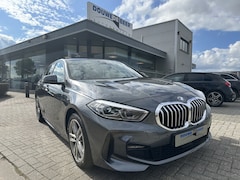 BMW 1-serie - 118i M-Sport Pano-Dak | Trekhaak | Stoelverwarming |