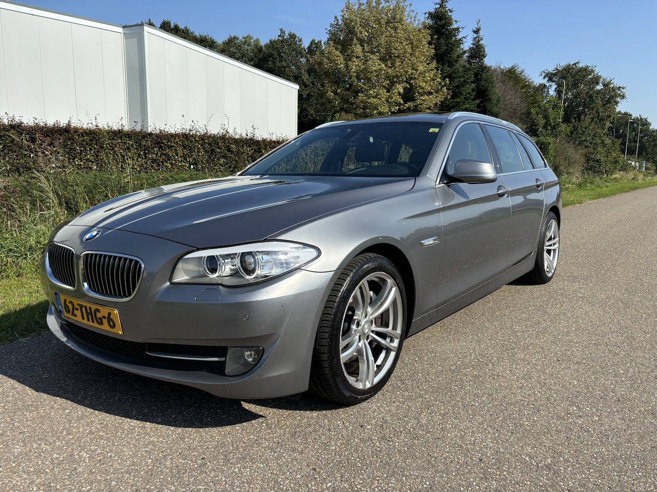 BMW 5-serie Touring - 528i High Executive / AUTOMAAT / PANORAMADAK / LEER / NAVI - AutoWereld.nl