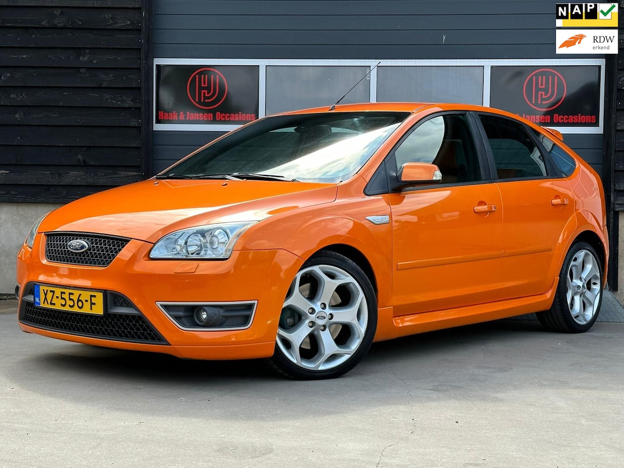 Ford Focus - 2.5-20V ST 226PK 5-Deurs Oranje Airco Cruise - AutoWereld.nl