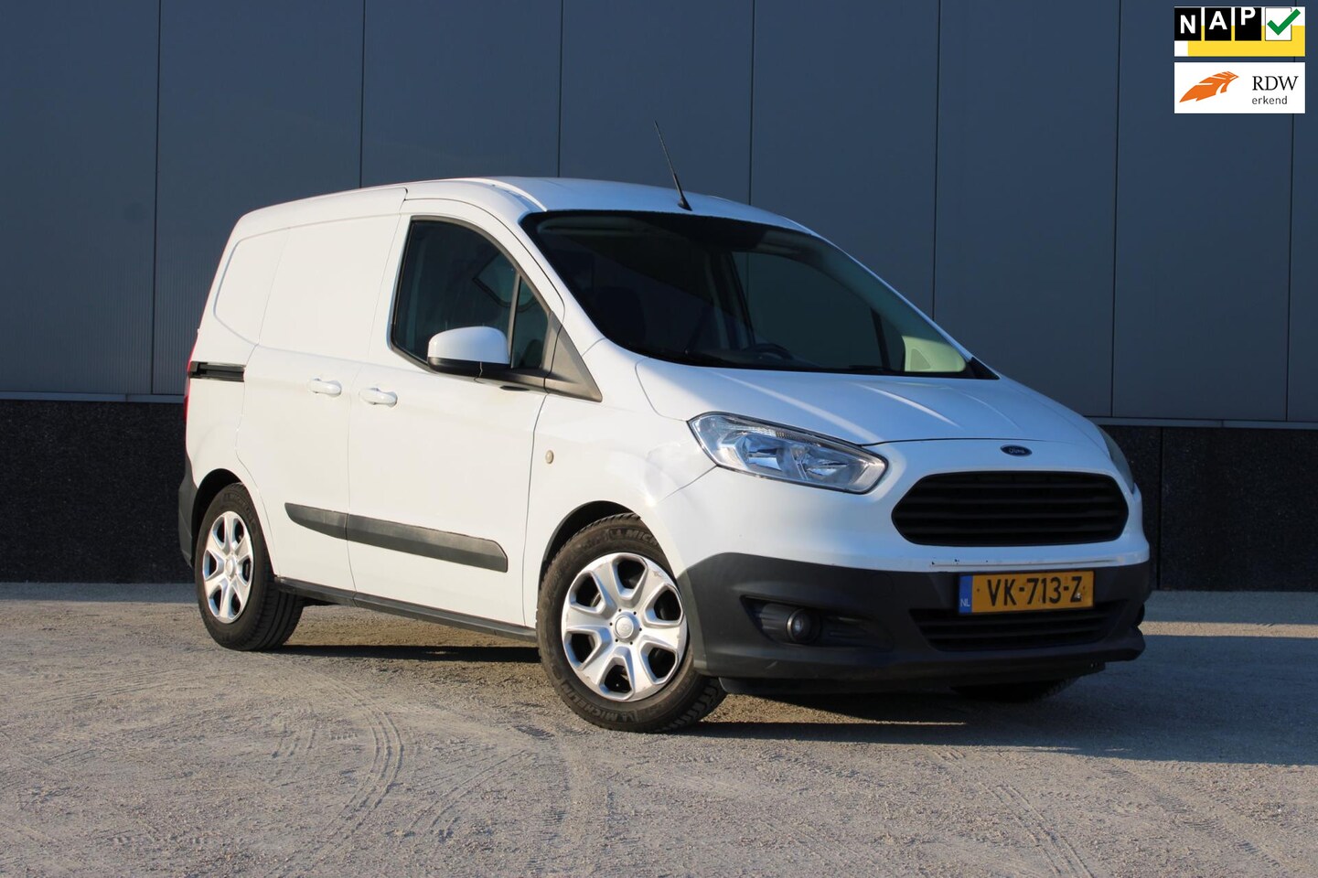 Ford Transit Courier - 1.5 TDCI Trend Airco, Apk, NAP! - AutoWereld.nl