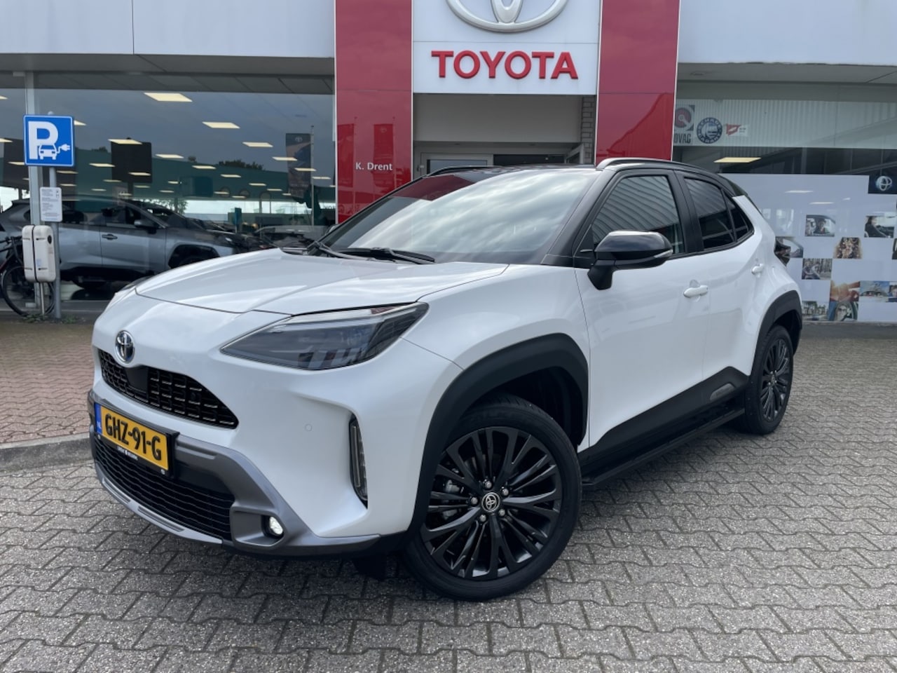 Toyota Yaris Cross - 1.5 Hybrid Adventure | Navi | Treeplanken | Stoel- en Stuurverwa - AutoWereld.nl