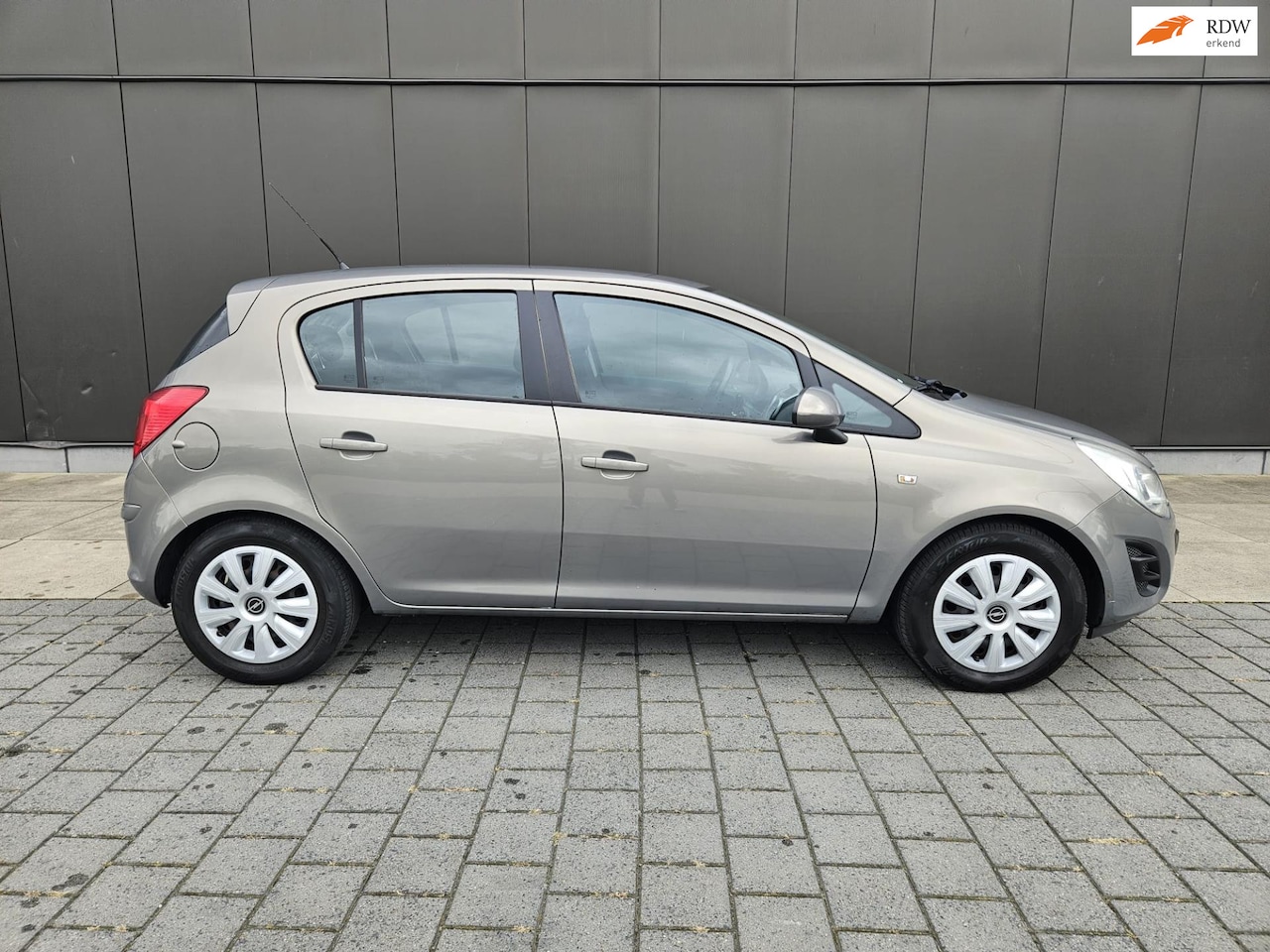 Opel Corsa - 1.2-16V Anniversary Edition/AIRCO/ELECTR. RAMEN/ INCL DAK DRAGER/BOEKJES/APK - AutoWereld.nl