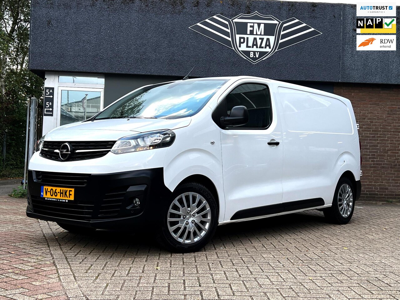 Opel Vivaro - 2.0 CDTI L2H1 Edition Carplay_Voor en achter PDC - AutoWereld.nl