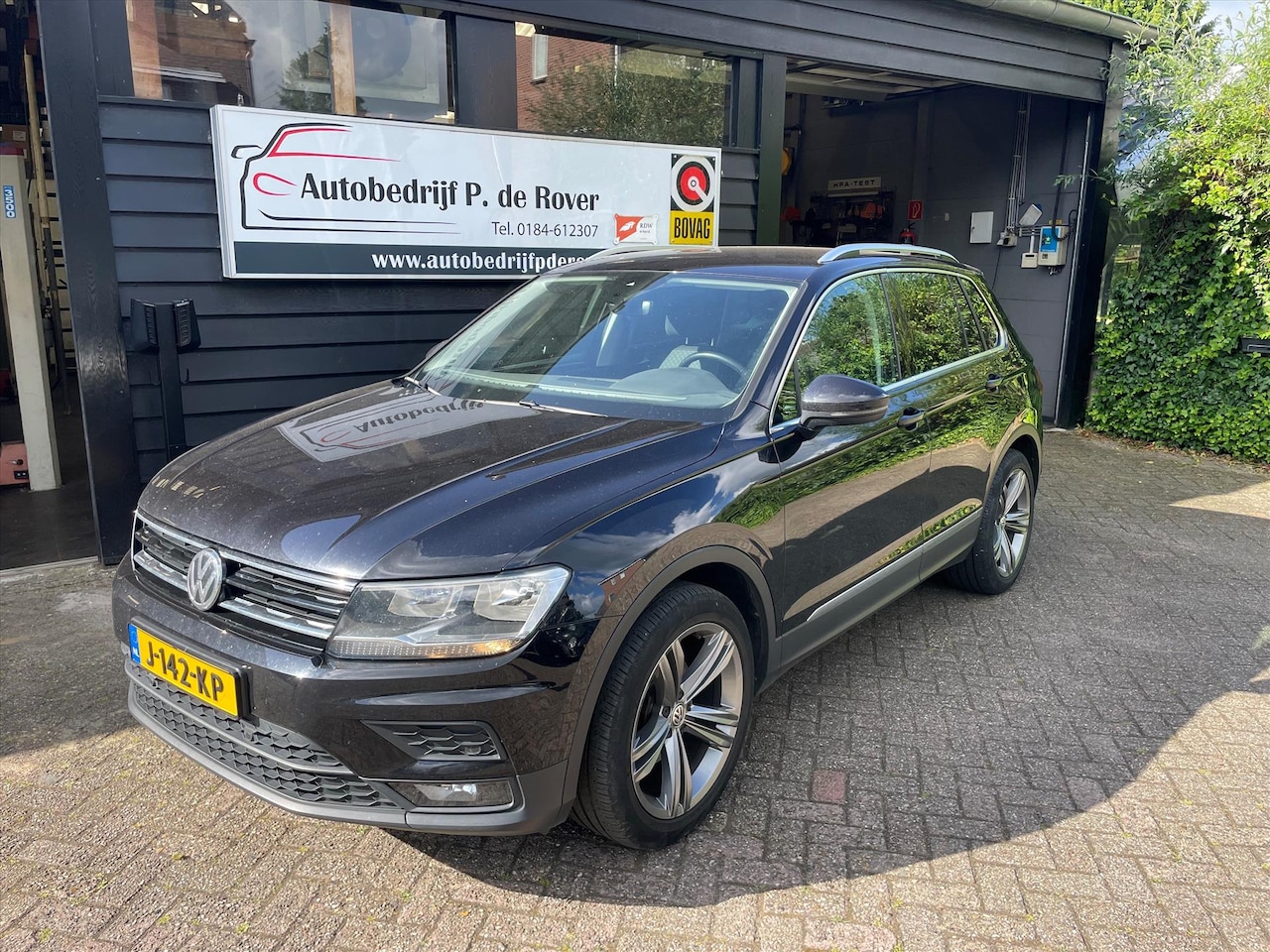 Volkswagen Tiguan - 1.5 TSI ACT 150pk DSG Highline Business R - AutoWereld.nl