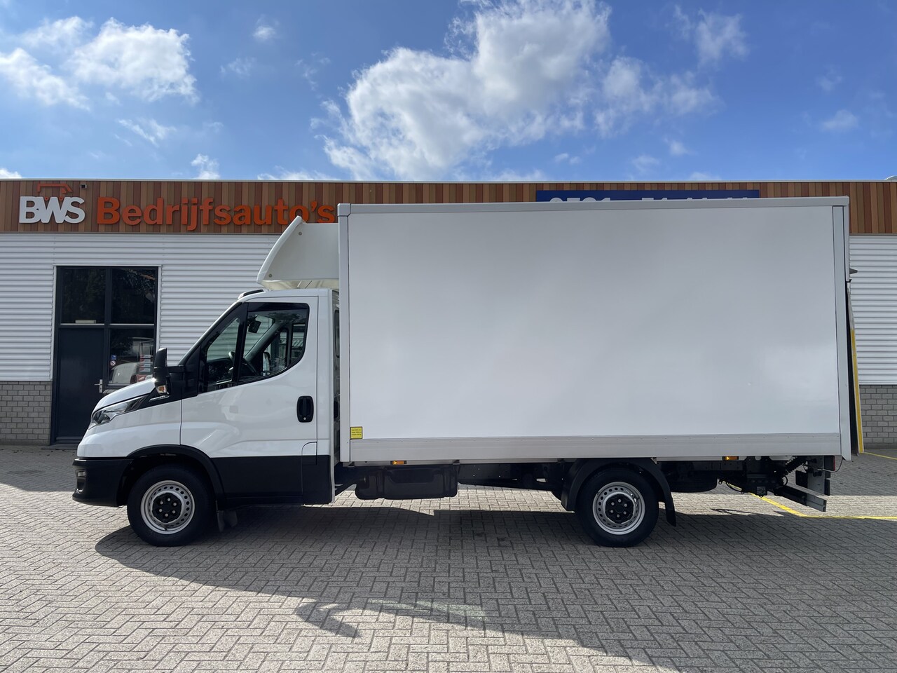 Iveco Daily - 35S14 Himatic 2.3 automaat / bakwagen met Zepro laadklep / vaste prijs rijklaar € 30.950 e - AutoWereld.nl