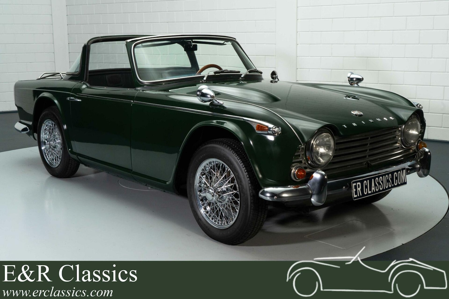 Triumph TR4 - IRS | Gerestaureerd | Zeldzame Surrey Top | 1966 - AutoWereld.nl