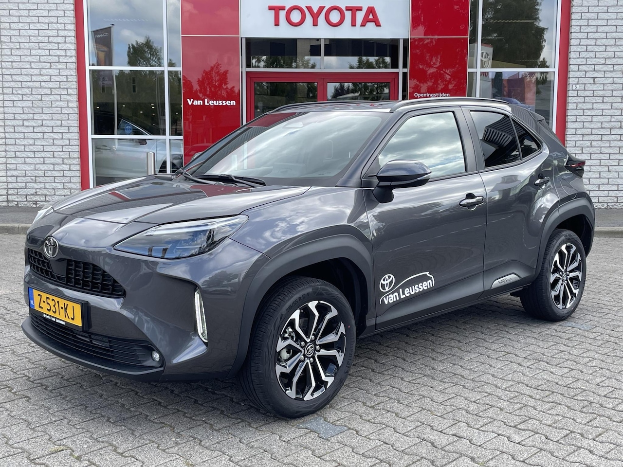 Toyota Yaris Cross - 1.5 Hybrid 115 FIRST EDITION NIEUW & DIRECT LEVERBAAR!!! NAVI KEYLESS AD-CRUISE CLIMA LED - AutoWereld.nl