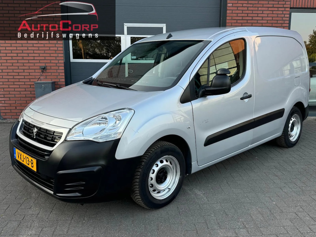 Peugeot Partner - 120 1.6 BlueHDi 75 L1 Airco Cruise Navi - AutoWereld.nl