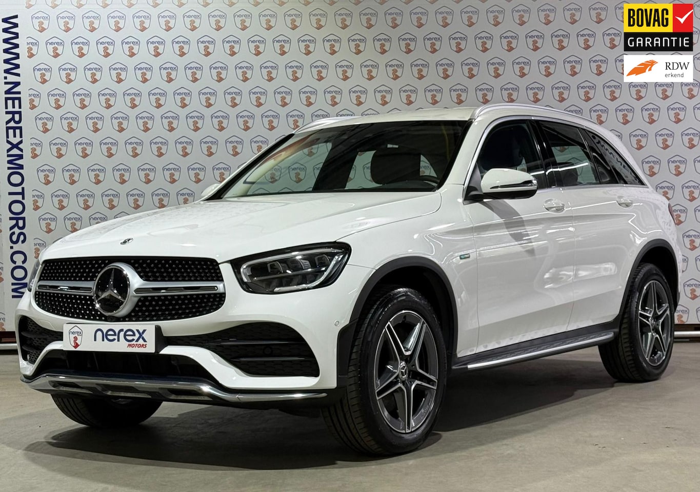 Mercedes-Benz GLC-klasse - 300e 4MATIC Business Solution AMG | 360 Camera | Trekhaak | 19 Inch | Treeplanken - AutoWereld.nl