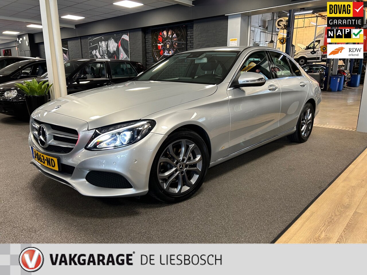 Mercedes-Benz C-klasse - 180 Premium Plus Pack / Automaat / cruise-control / dodehoek detectie - AutoWereld.nl