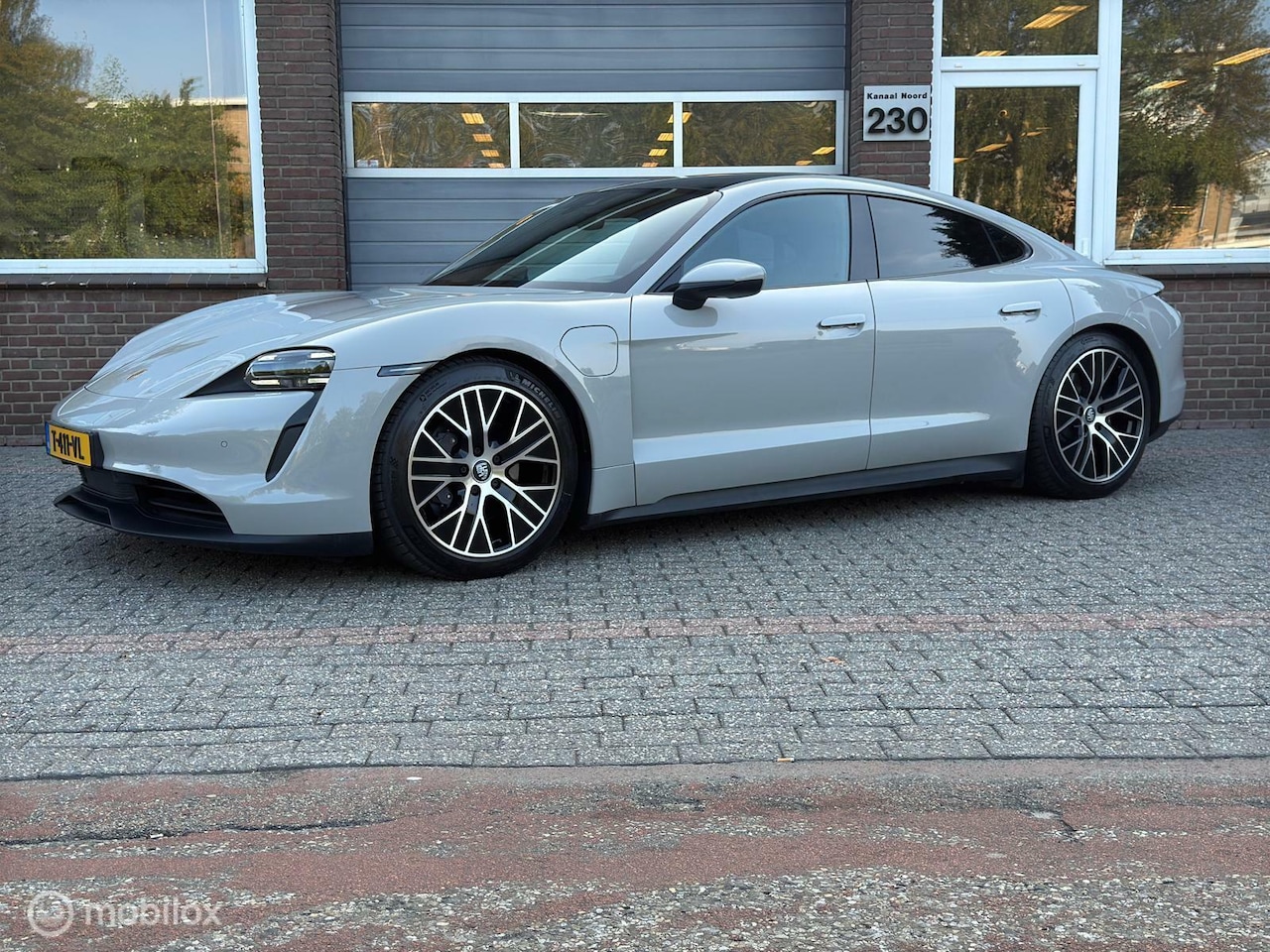 Porsche Taycan - Performance 84 kWh PANO/AIRCO/CAM/LEDER/CHRON - AutoWereld.nl