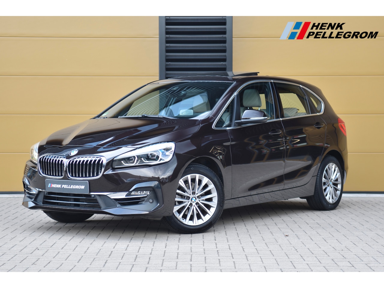 BMW 2-serie Active Tourer - 218i High Executive * Luxury line * Head-up * Achteruitrijcamera * Panorama dak * - AutoWereld.nl