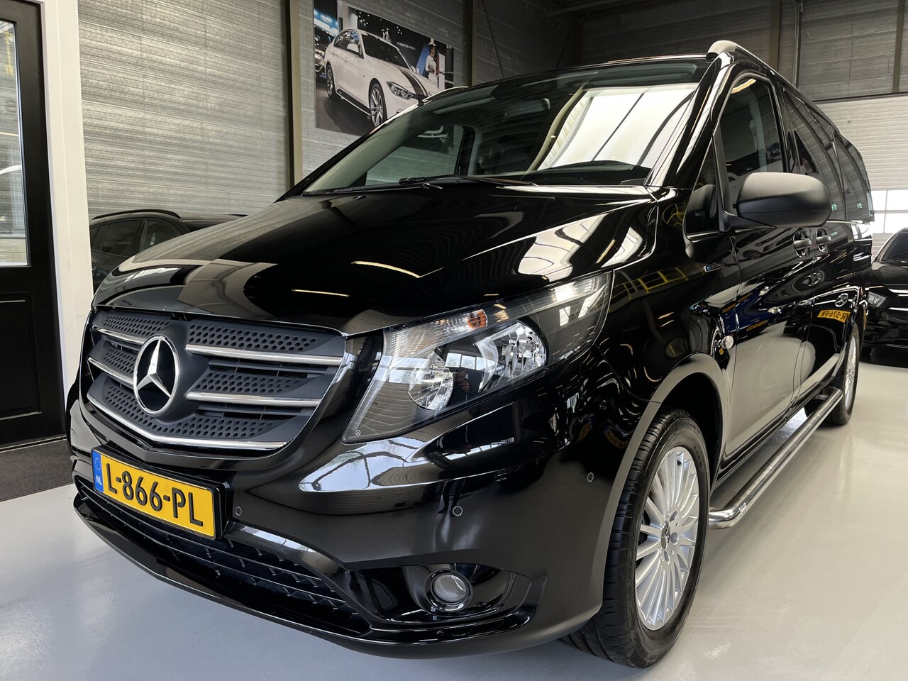 Mercedes-Benz eVito Tourer - PRO L2 Cruise, Leer, 7pers, Navi - AutoWereld.nl