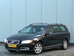 Volvo V70 - 2.0 Limited Edition Trekhaak / Navigatie / Leer