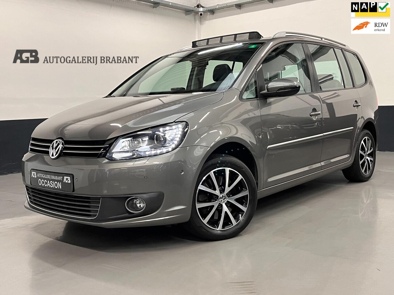 Volkswagen Touran - 1.4 TSI Highline /Automaat/Pano/XenonLed/ParkAssist/Stoelvw - AutoWereld.nl