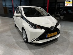 Toyota Aygo - 1.0 VVT-i x-play / Airco / Cruise / Camera / LED / Navi / Carplay / Bluetooth / APK /