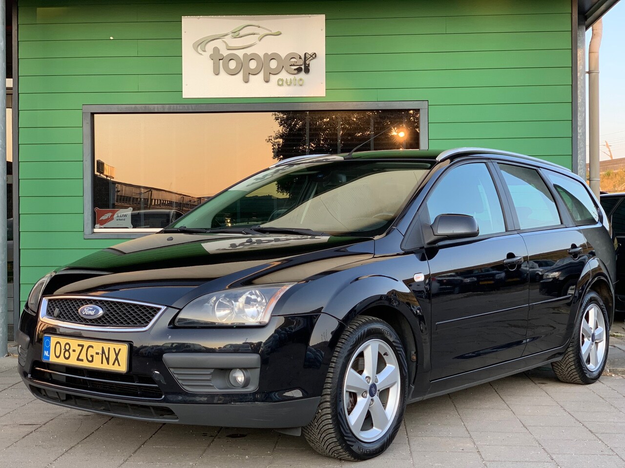 Ford Focus Wagon - 1.8-16V Ambiente Flexifuel / Navi / Cruise / Trekhaak / - AutoWereld.nl