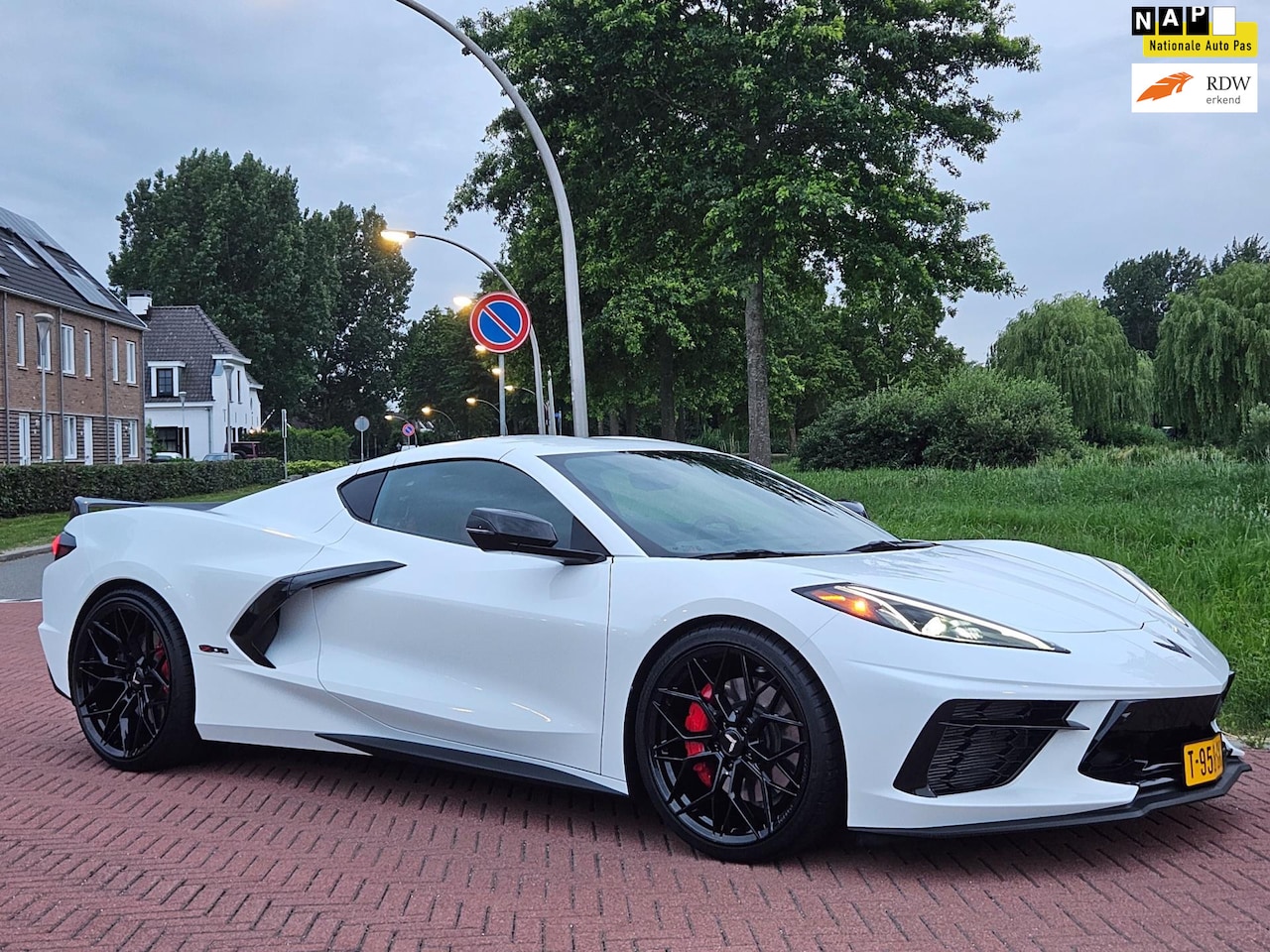 Chevrolet Corvette - C8 Stingray Coupe 6.2 V8 automaat 502 pk !! - AutoWereld.nl