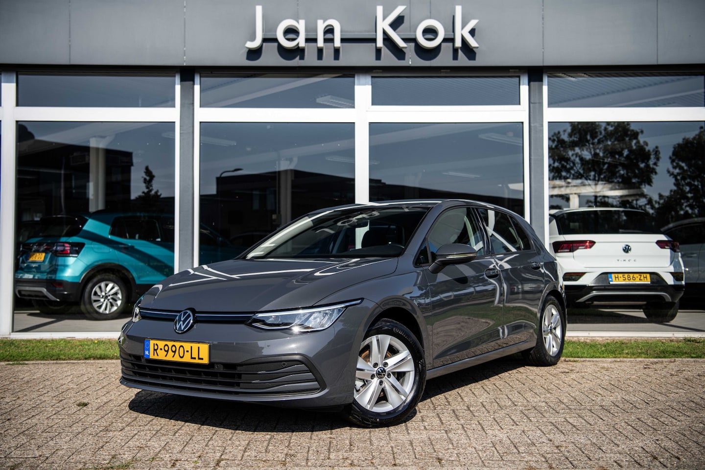 Volkswagen Golf - 1.0 TSi 110 pk Life | Camera | Navigatie | Parkeersensoren - AutoWereld.nl