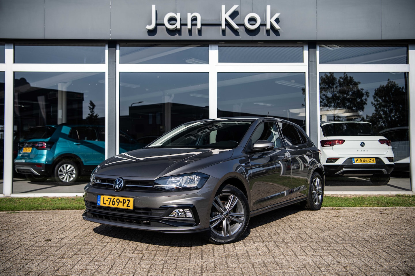 Volkswagen Polo - 1.0 TSi 95pk DSG-7 R-Line Edition | Navigatie | Parkeersensoren | App Connect - AutoWereld.nl