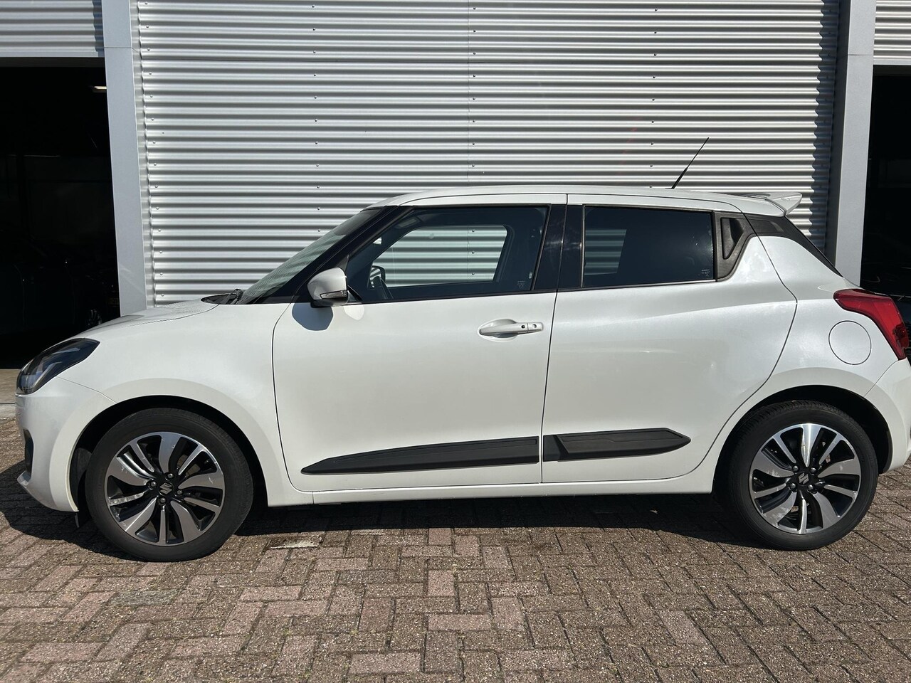 Suzuki Swift - 1.0 Stijl Smart Hybrid 1.0 Stijl Smart Hybrid - AutoWereld.nl