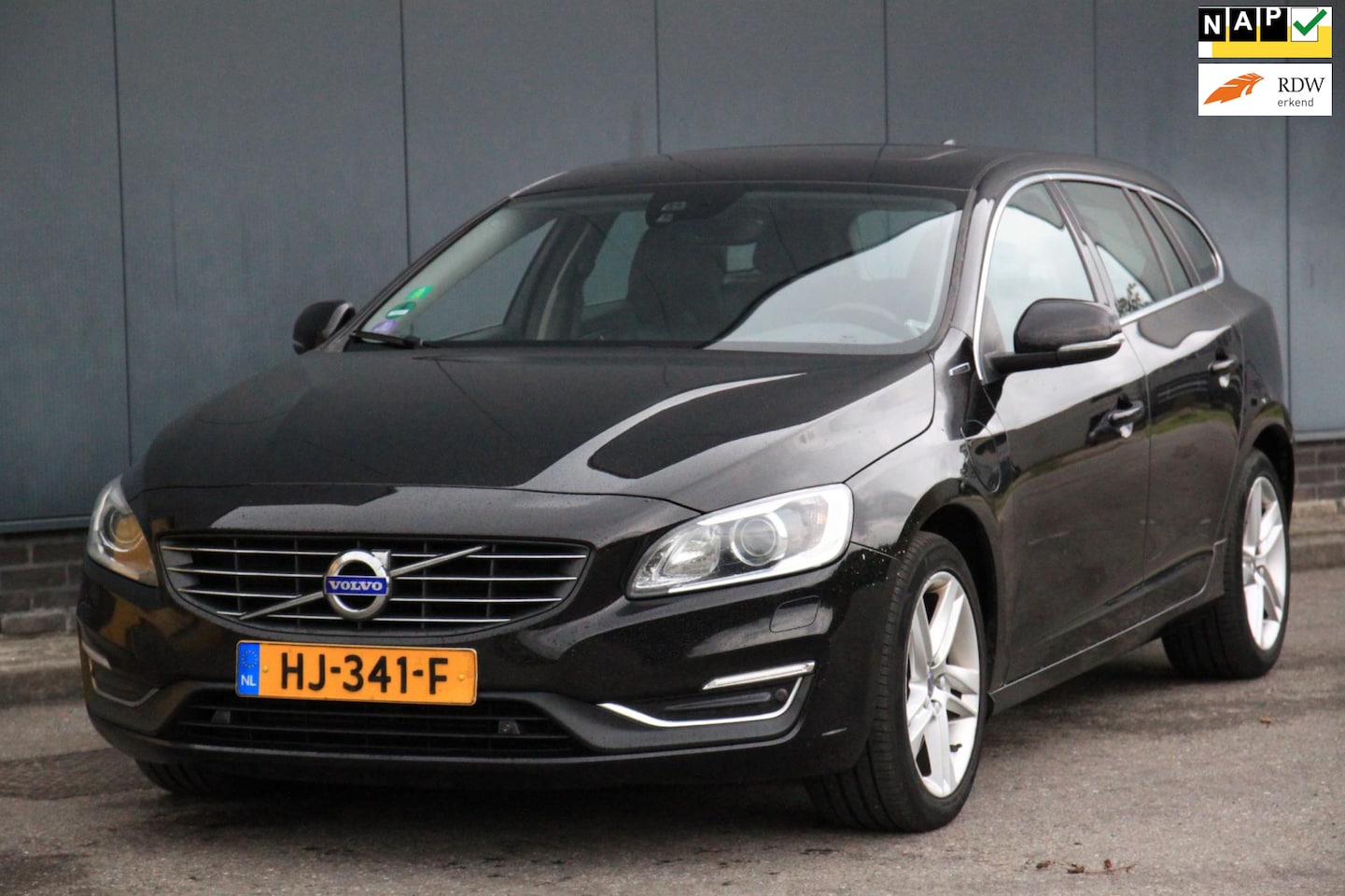 Volvo V60 - 2.4 D6 Twin Engine Summum Elek-Dak/Camera/Xenon/Parkeersensor v,a/Navigatie - AutoWereld.nl