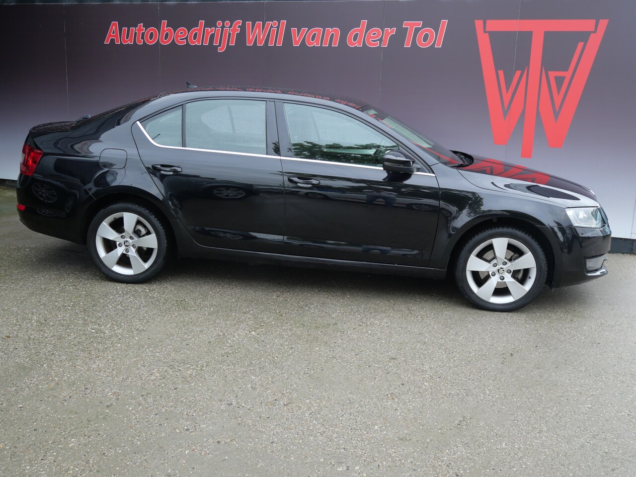 Skoda Octavia - 1.4 TSI ELEGANCE BNS | XENON | NAVIGATIE | TREKHAAK | ALL-SEASON | APK 09-2025!! - AutoWereld.nl