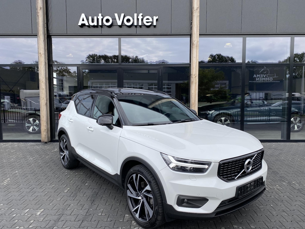 Volvo XC40 - 2.0 B4 AWD R-Design Pano|360°|ACC|Memory|DAB|Blis - AutoWereld.nl