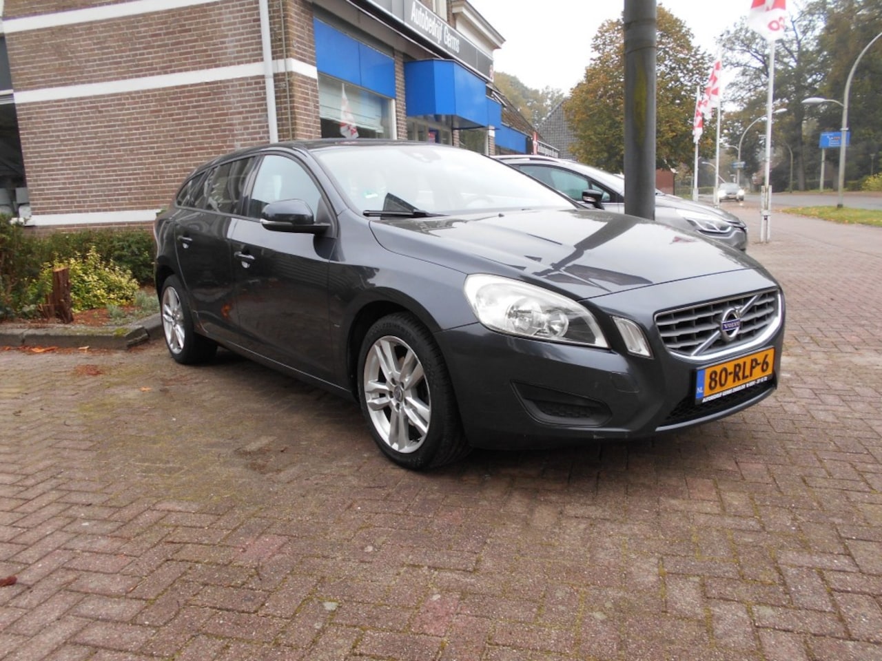 Volvo V60 - T3 Kinetic 150pk  NL-auto !!! - AutoWereld.nl