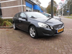 Volvo V60 - T3 Kinetic 150pk NL-auto