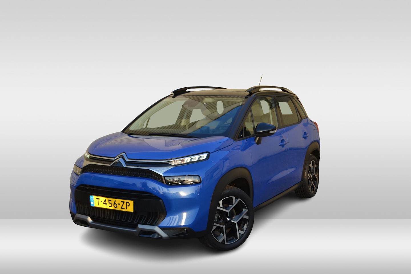 Citroën C3 Aircross - 1.2 PureTech Shine Pack I AUTOMAAT I PANORAMA SCHUIF-KANTELDAK I NAVIGATIE I ACHTERUITRIJC - AutoWereld.nl