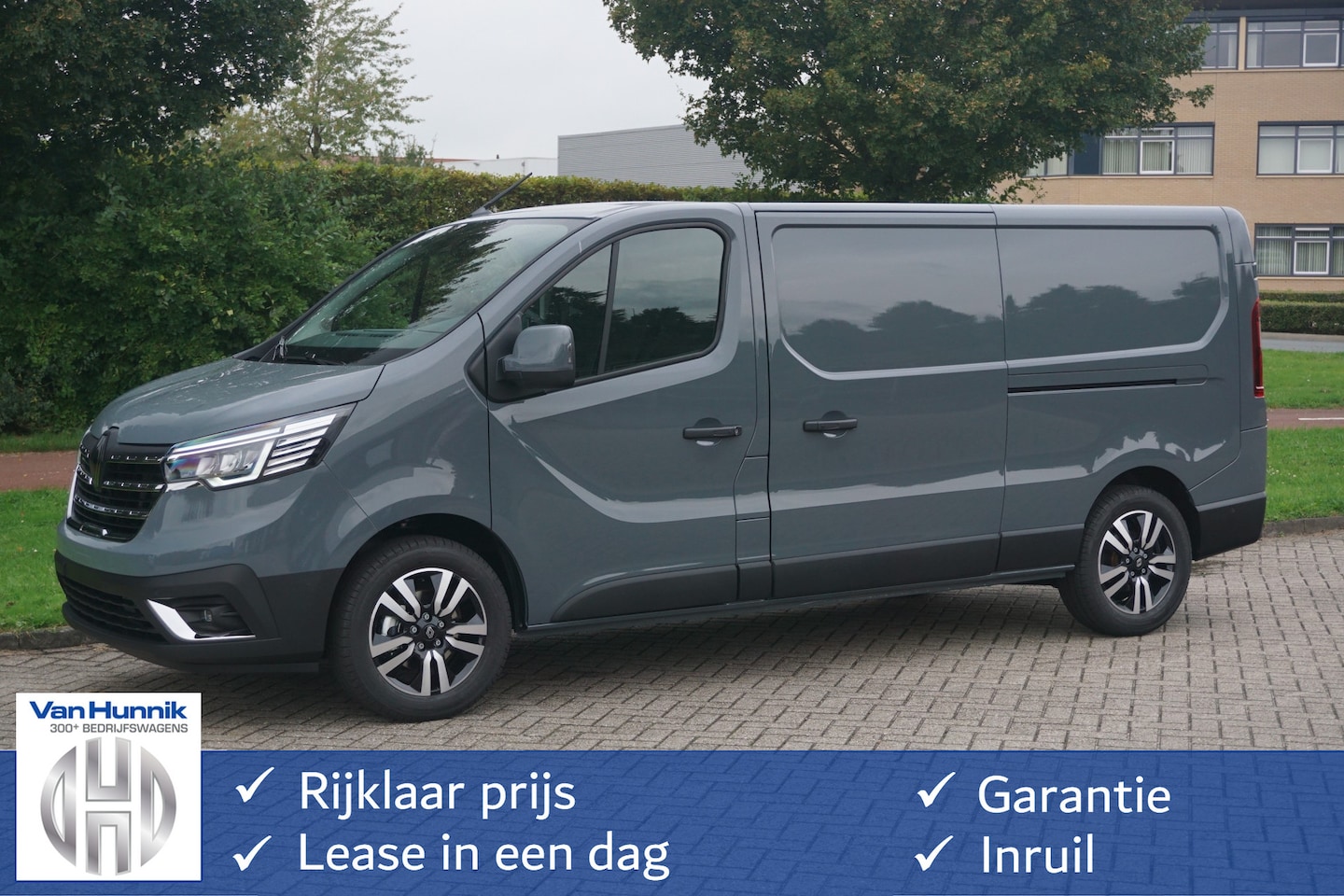 Renault Trafic - 2.0 170PK L2H1 EDC Automaat Navi, LM Velg, Betimmering, Trekhaak, 2x Schuifdeur!! NR. R22* - AutoWereld.nl