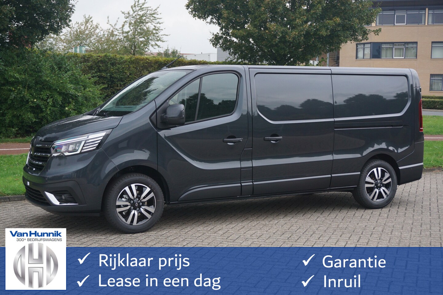 Renault Trafic - 2.0 170PK L2H1 EDC Automaat Navi, LM Velg, Betimmering, Trekhaak, 2x Schuifdeur!! NR. R02* - AutoWereld.nl