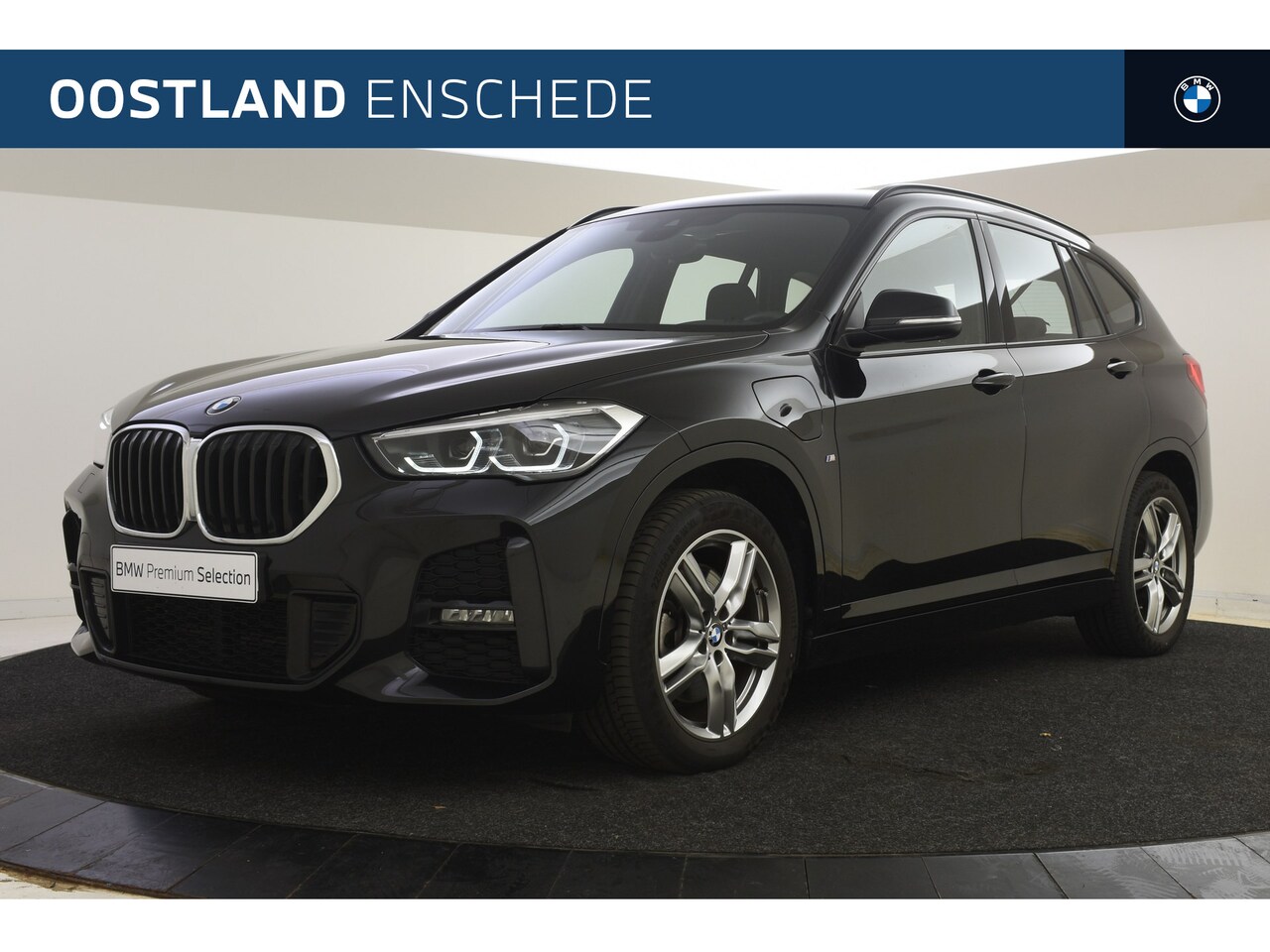 BMW X1 - xDrive25e M Sport Automaat / Sportstoelen / LED / Stoelverwarming / Navigatie / PDC achter - AutoWereld.nl