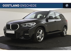 BMW X1 - xDrive25e M Sport Automaat / Sportstoelen / LED / Stoelverwarming / Navigatie / PDC achter