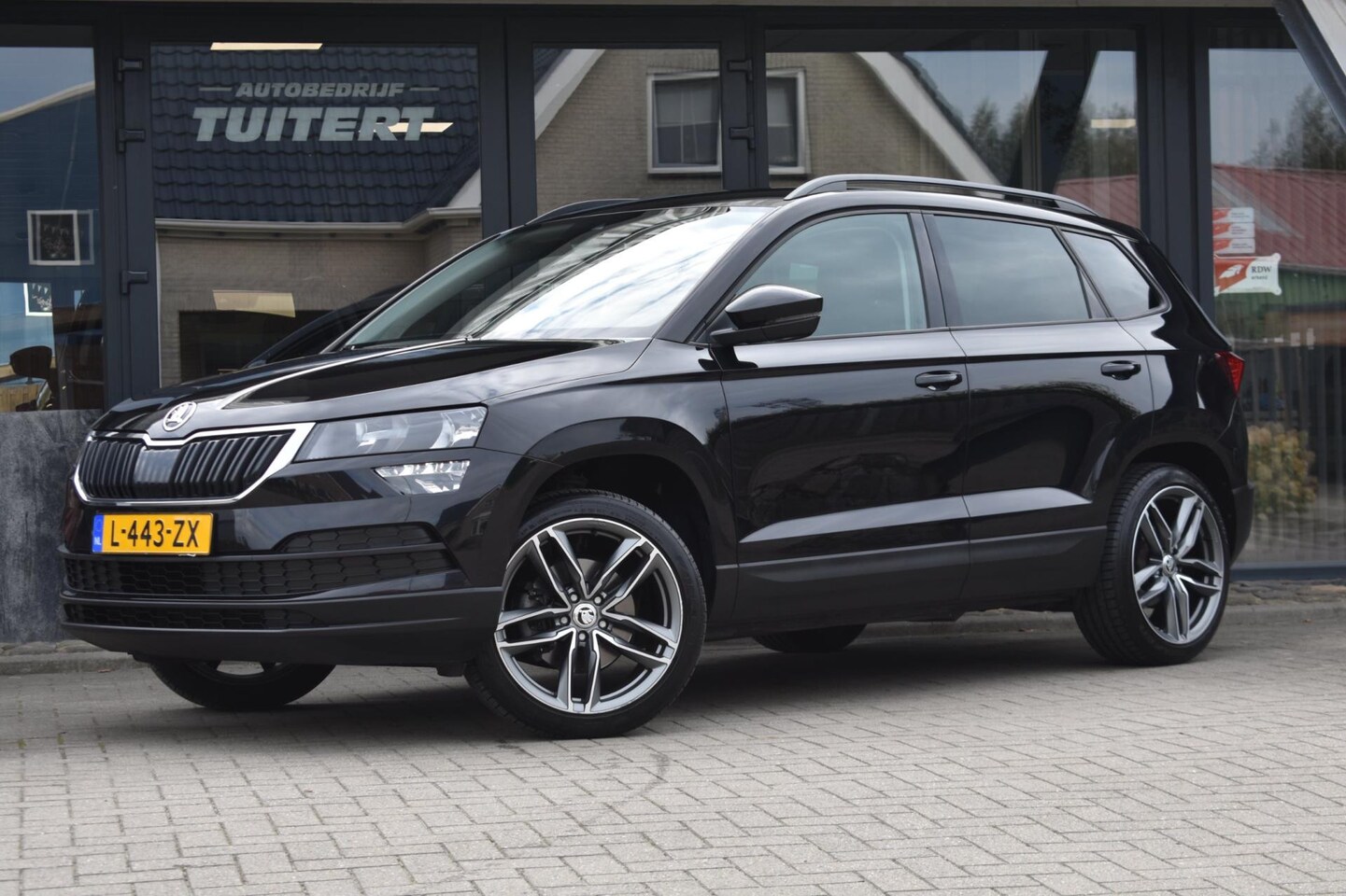 Skoda Karoq - 1.0 TSI Style | TREKHAAK | APPLE CARPLAY | ANDROID AUTO | DAB | NAVIGATIE - AutoWereld.nl