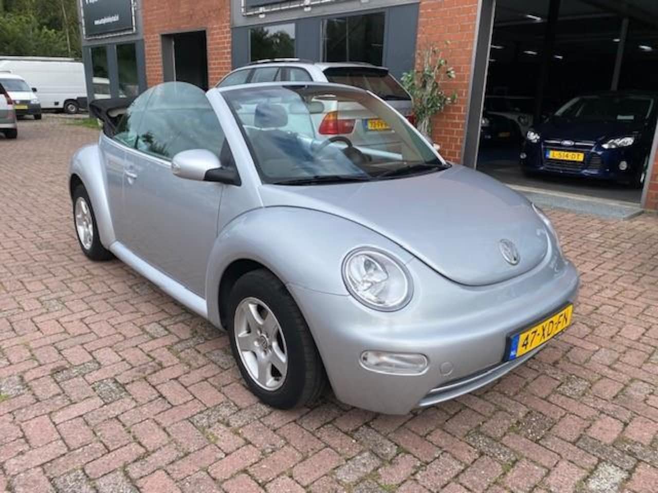 Volkswagen New Beetle Cabriolet - 1.6 Highline Airco - AutoWereld.nl