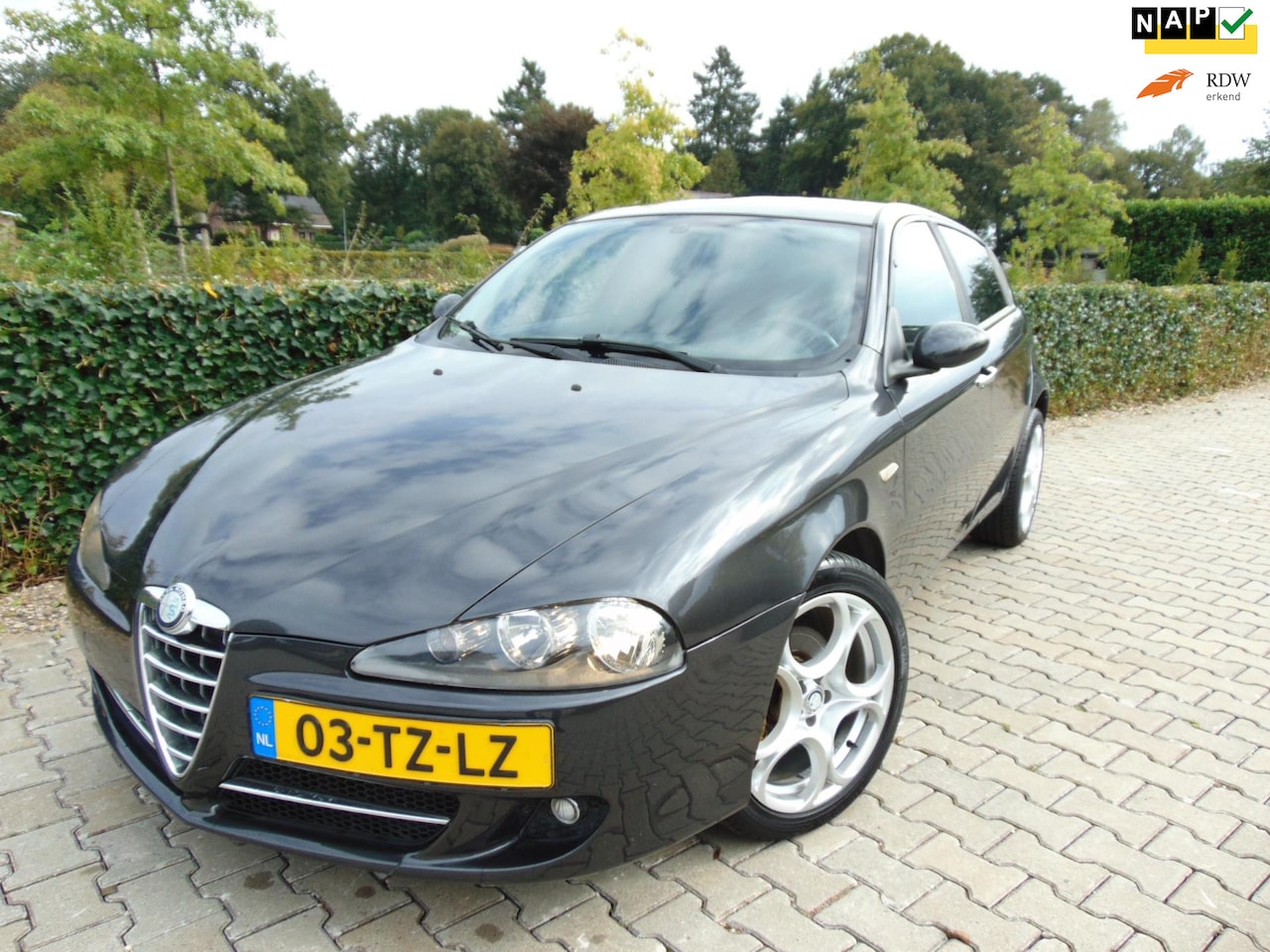 Alfa Romeo 147 - 1.6 T.Spark Veloce Business 5-DRS. , Clima / Cruise / Elec.Pakket / 17 Incl Lm Velgen / Tr - AutoWereld.nl