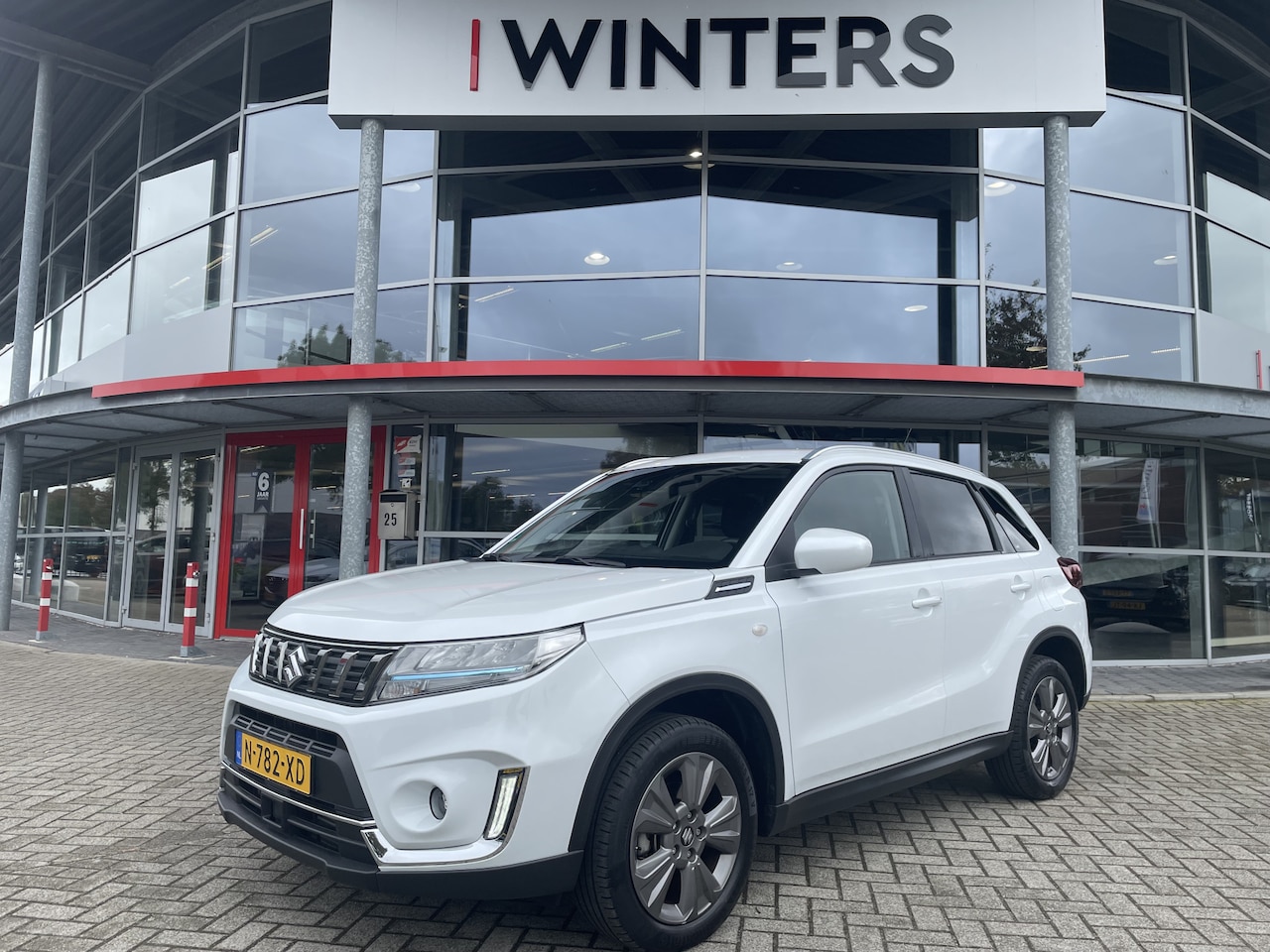 Suzuki Vitara - 1.4 Boosterjet Select Smart Hybrid 17" LMV Navi+BT+Cam Adap. Cr. Control - AutoWereld.nl