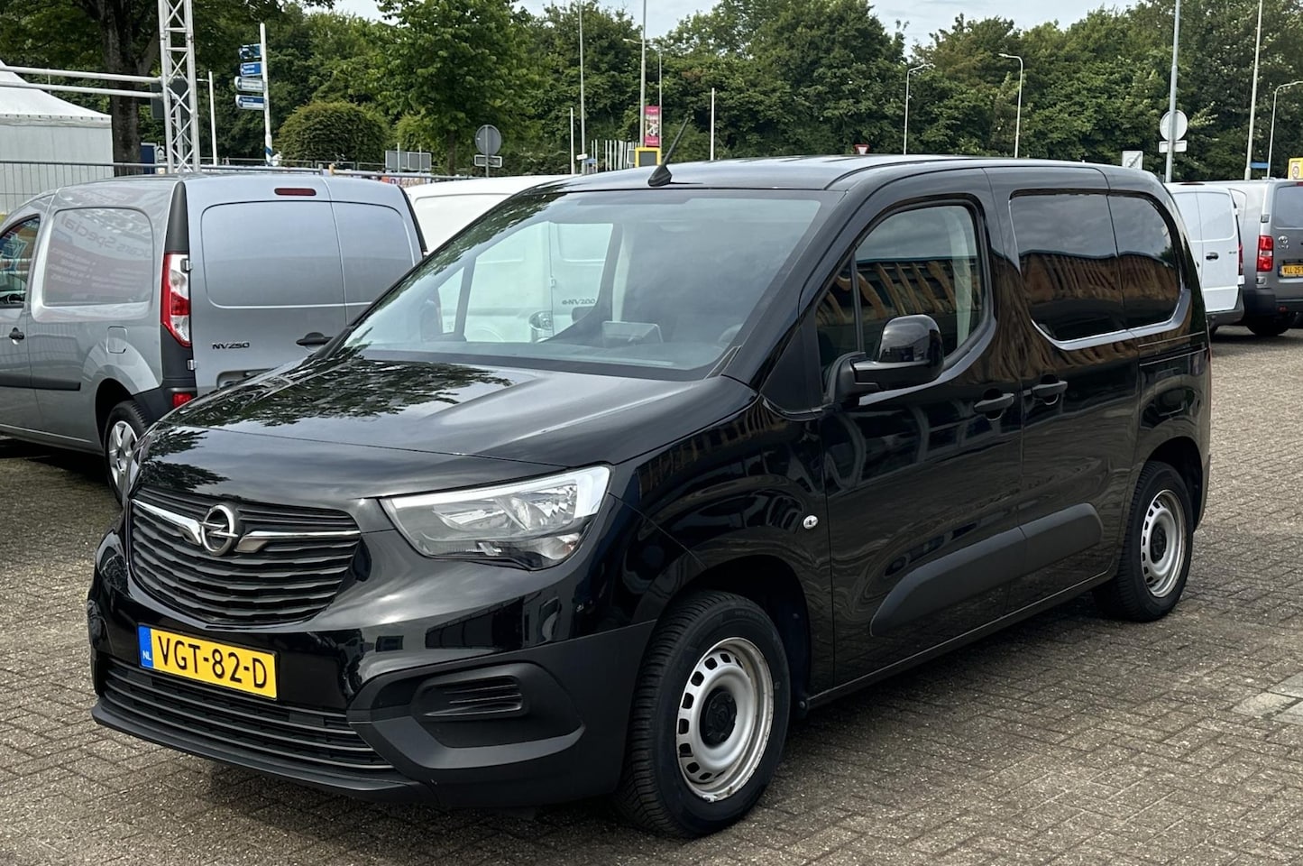 Opel Combo - 1.5D Edition Airco/ Cruise/ Navigatie/ PDC - AutoWereld.nl