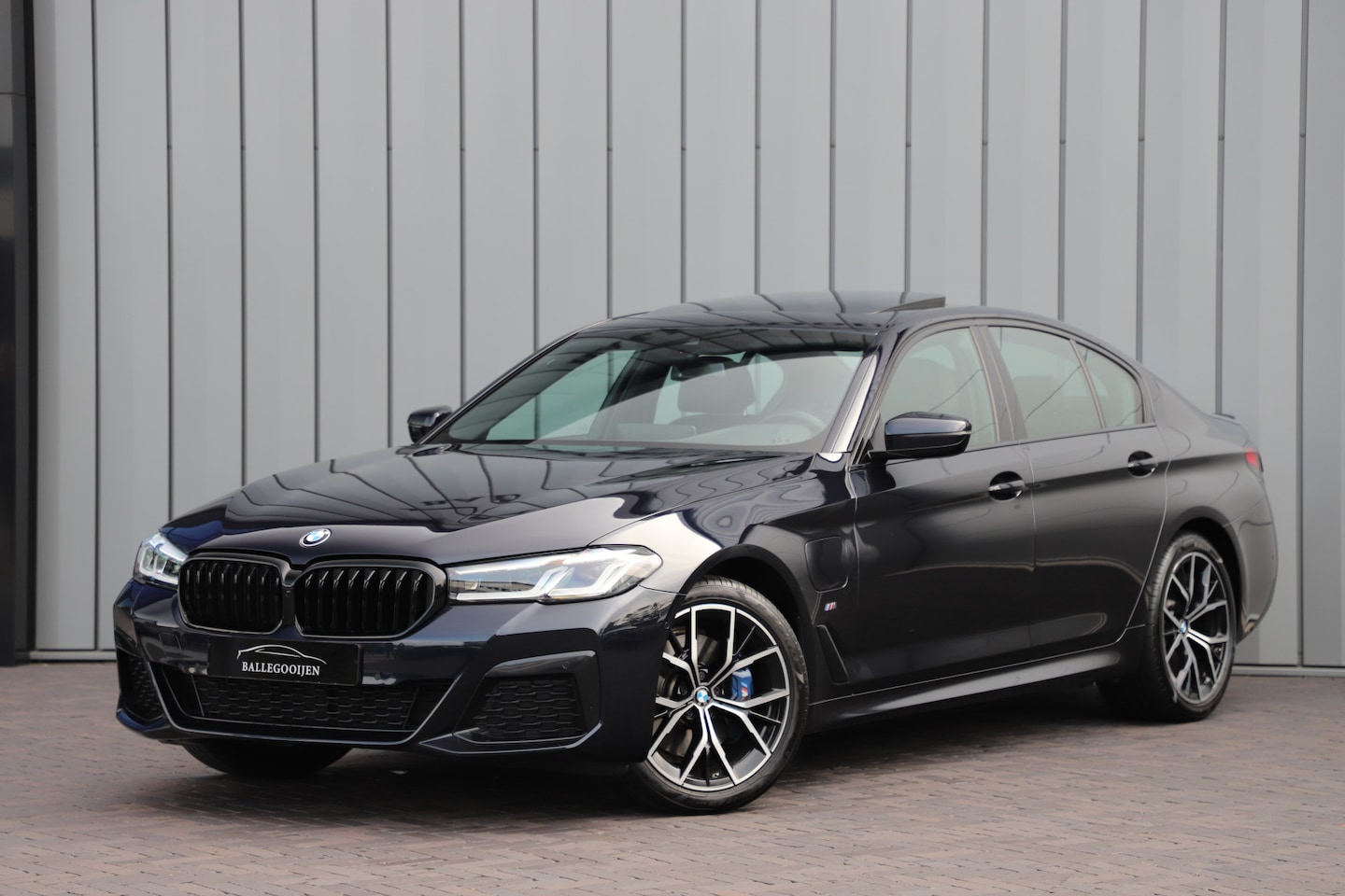 BMW 5-serie - 530e High Executive | M-sport | Schuifdak | Sfeerverlichting | Nappa-leder | Trekhaak | Vi - AutoWereld.nl