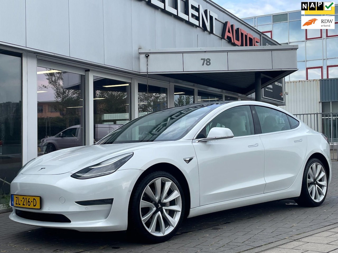 Tesla Model 3 - Long Range RWD Long Range AWD 75 kWh | Autopilot | Wit leder - AutoWereld.nl