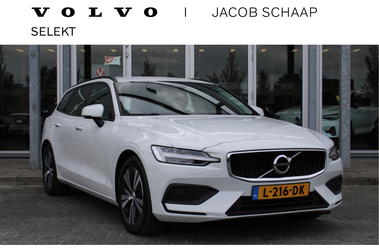 Volvo V60 - B3 Momentum Advantage Trekhaak / BLIS / Achteruitrij Camera / - AutoWereld.nl