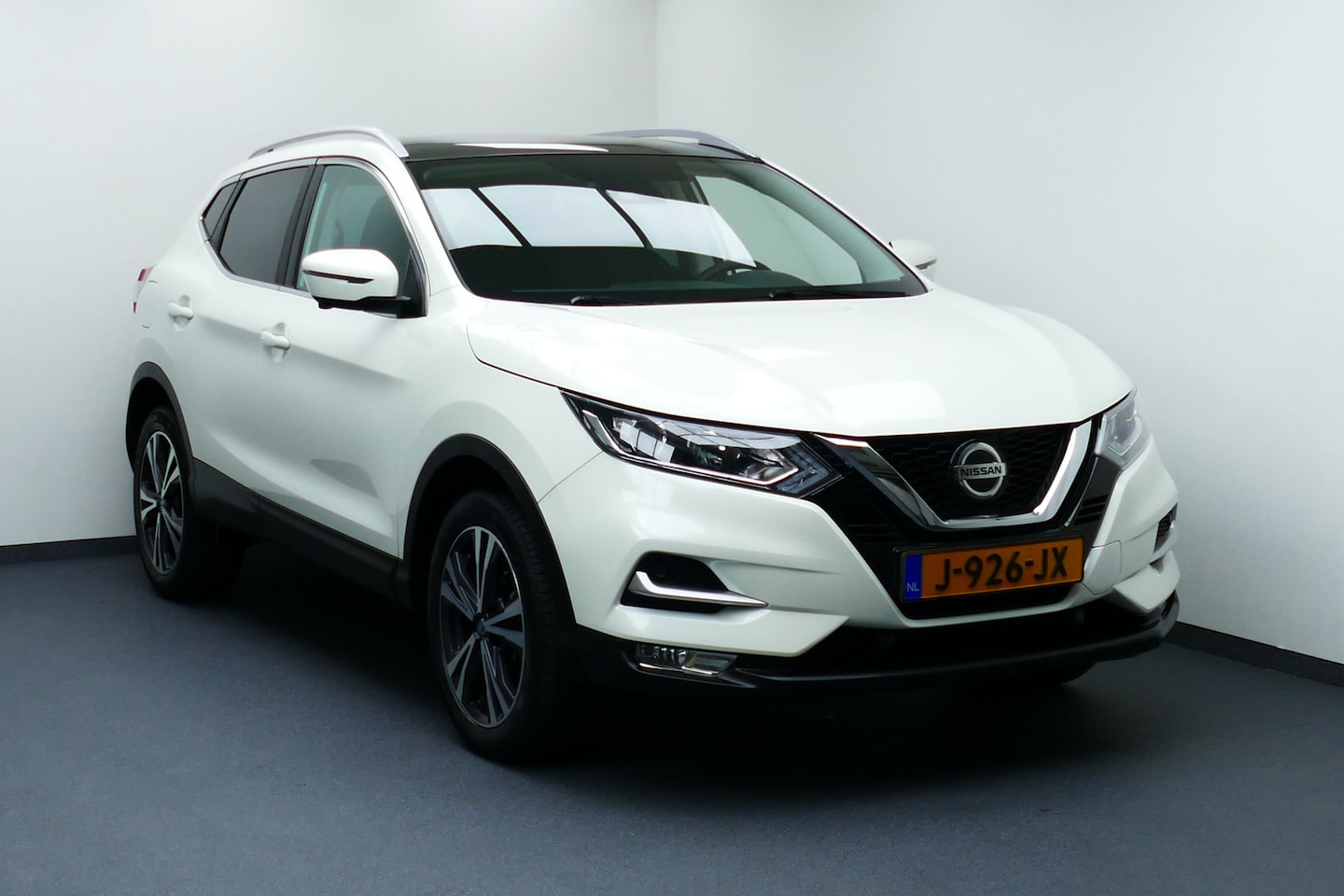 Nissan Qashqai - 1.3 DIG-T N-Connecta 1-Eig. Wit Parelmoer, Panodak, 360 Camera, 18"LMV, Haak 1300kg - AutoWereld.nl