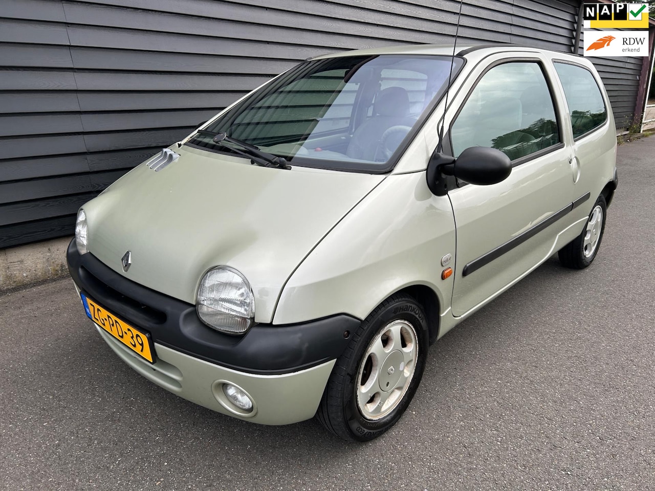 Renault Twingo - 1.2 Initiale KOUDE AIRCO APK t/m 23-09-2025! - AutoWereld.nl